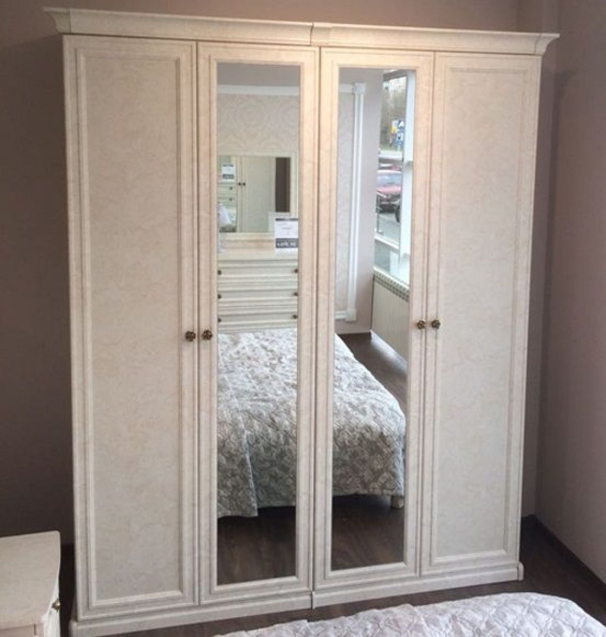 Шкаф 4-х створчатый (2+2) с зеркалом Афина (крем корень) | фото 2